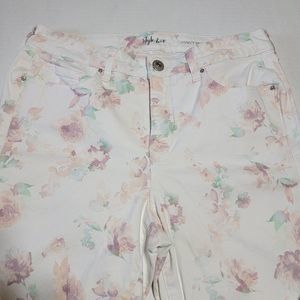Style & Co White Denim Jeans w/ Flowers Curvy Skinny Leg - Size 8